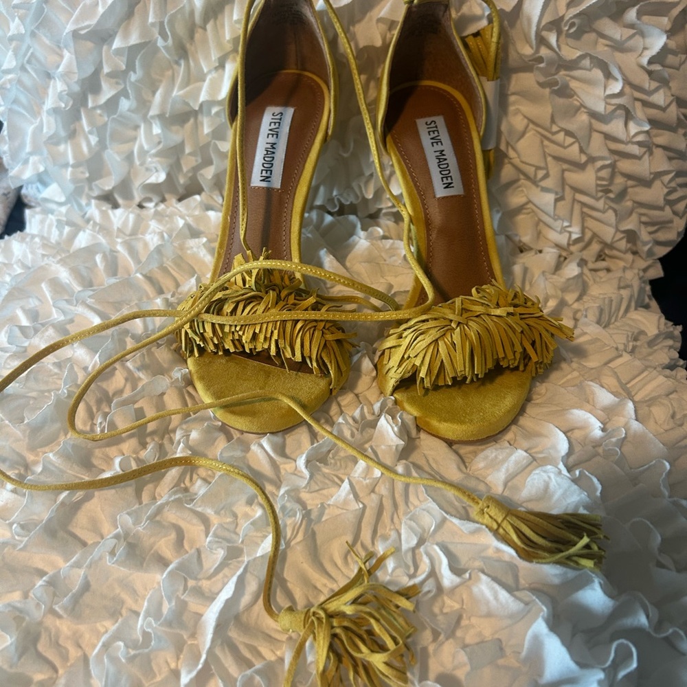 Steve Madden • Mustard Fringe Sandals • 7M • NWT • - Picture 4 of 5